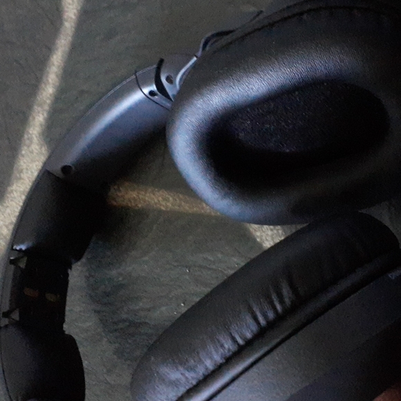 Sony WH- RF400R Wireless Home Theater Headphones - Picture 2 of 7